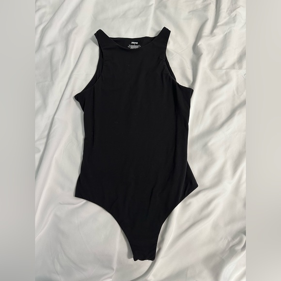SKIMS Bodysuit - Picture 3 of 3
